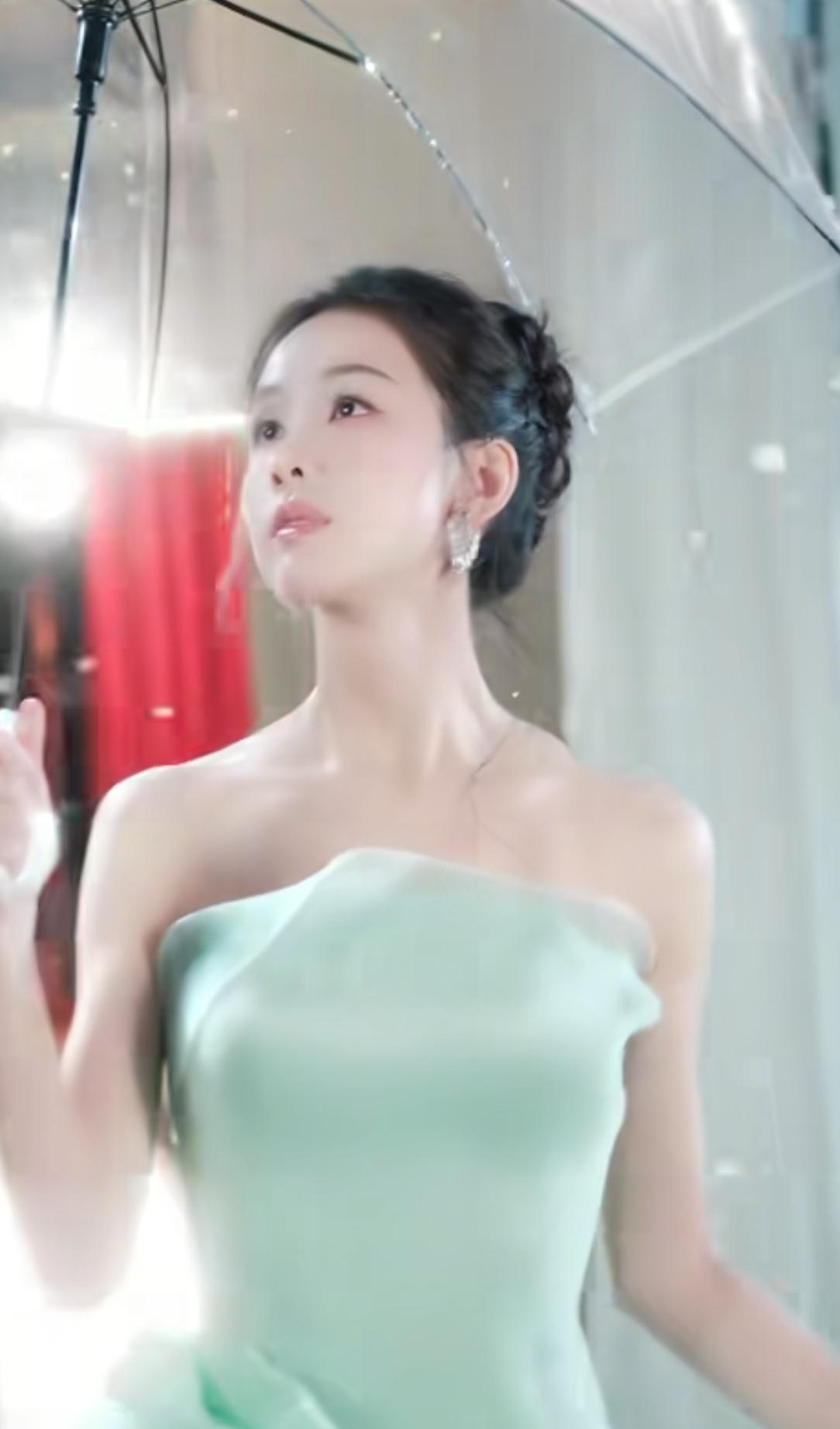 陈都灵真的好美好美[玫瑰][玫瑰]又漂亮又是学霸，绝了。[心][心] 清新脱俗的