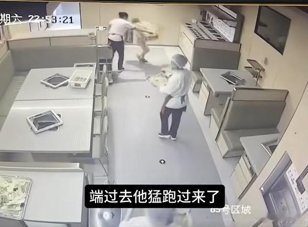 熊孩子必有熊家长能把一向注重服务的海底捞，逼到要打官司，这能有多离谱？事情很简单