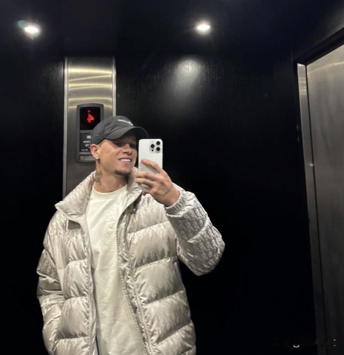 关于穆德里克在停赛一年半后的最新动态：

🔸 他坚持每日训练，力求重启职业生涯