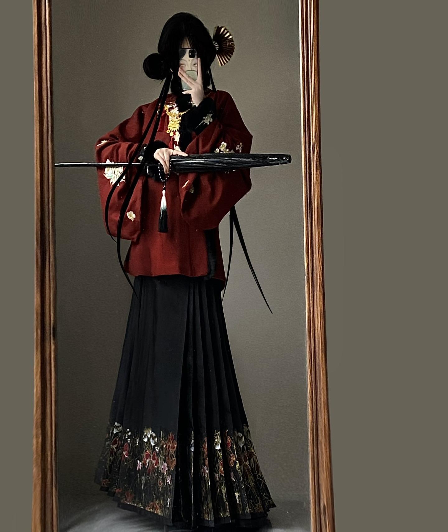 “纵横千里独行客，何惧前路雨潇潇…”