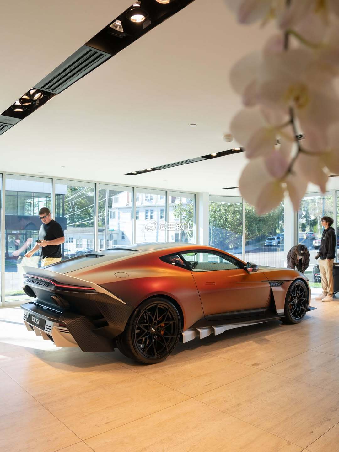 Aston Martin Valen，这颜色也太绝了阿斯顿马丁 ​​​
