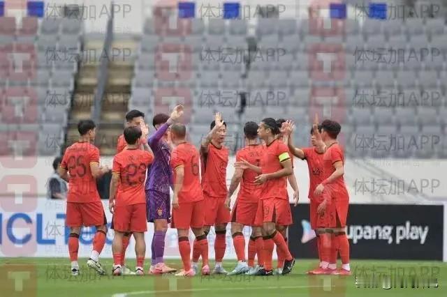 恭喜国足喜获东亚杯季军，第三场比赛结果1：0巧取中国香港队！

事实证明前两场的