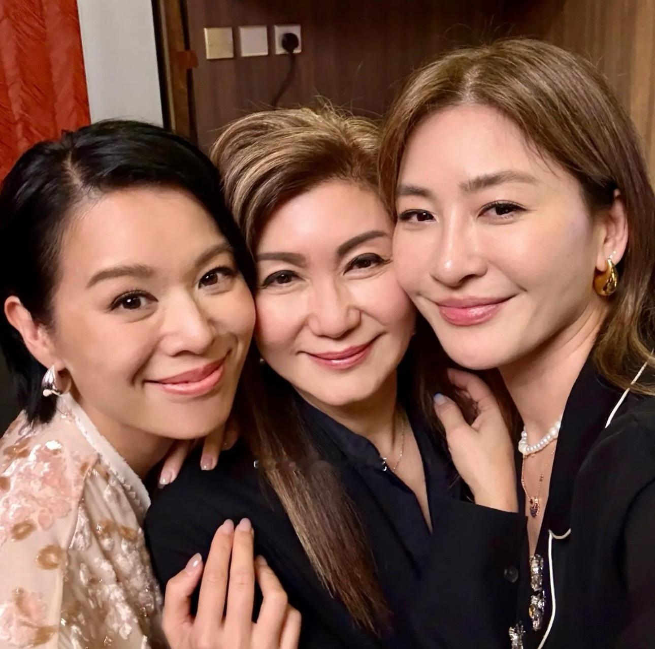 乐易玲 胡杏儿 周汶锜合照 ​​​