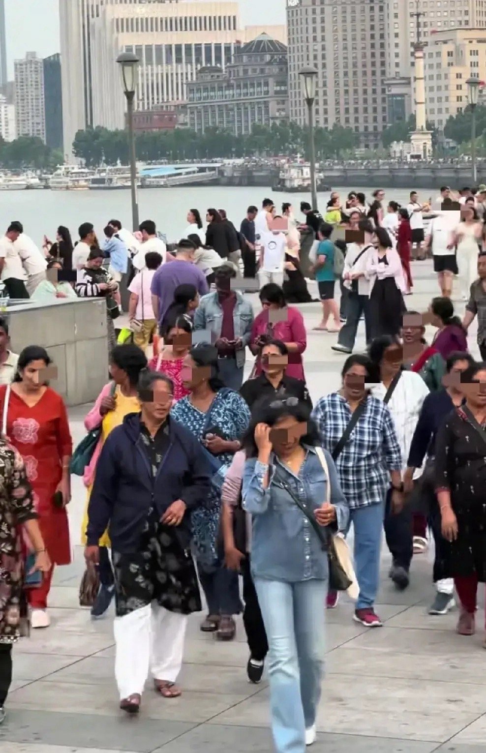针对印度人来华，在网上闹得沸沸扬扬，所谓“四不”规矩，说白了就是民间憋了太久的火