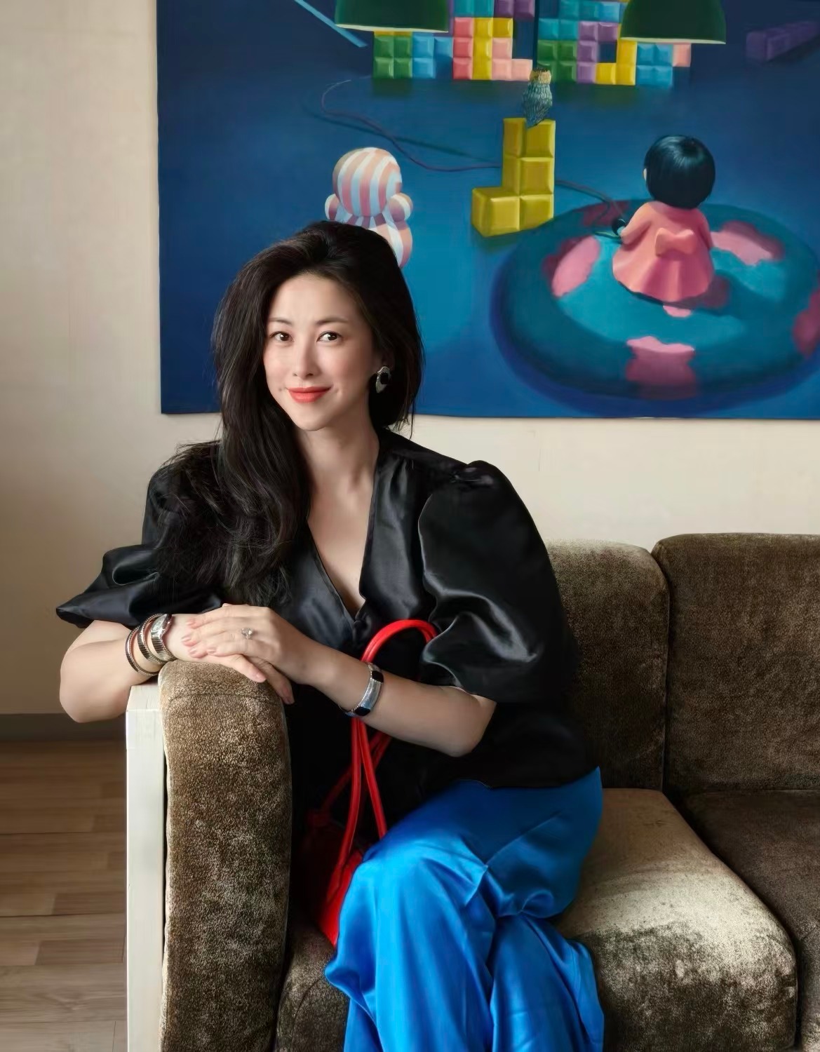 朱珠朱珠好绝的妈咪气质 老钱风妈咪的权威我后知后觉，这个朱珠还是太全面了，既可以