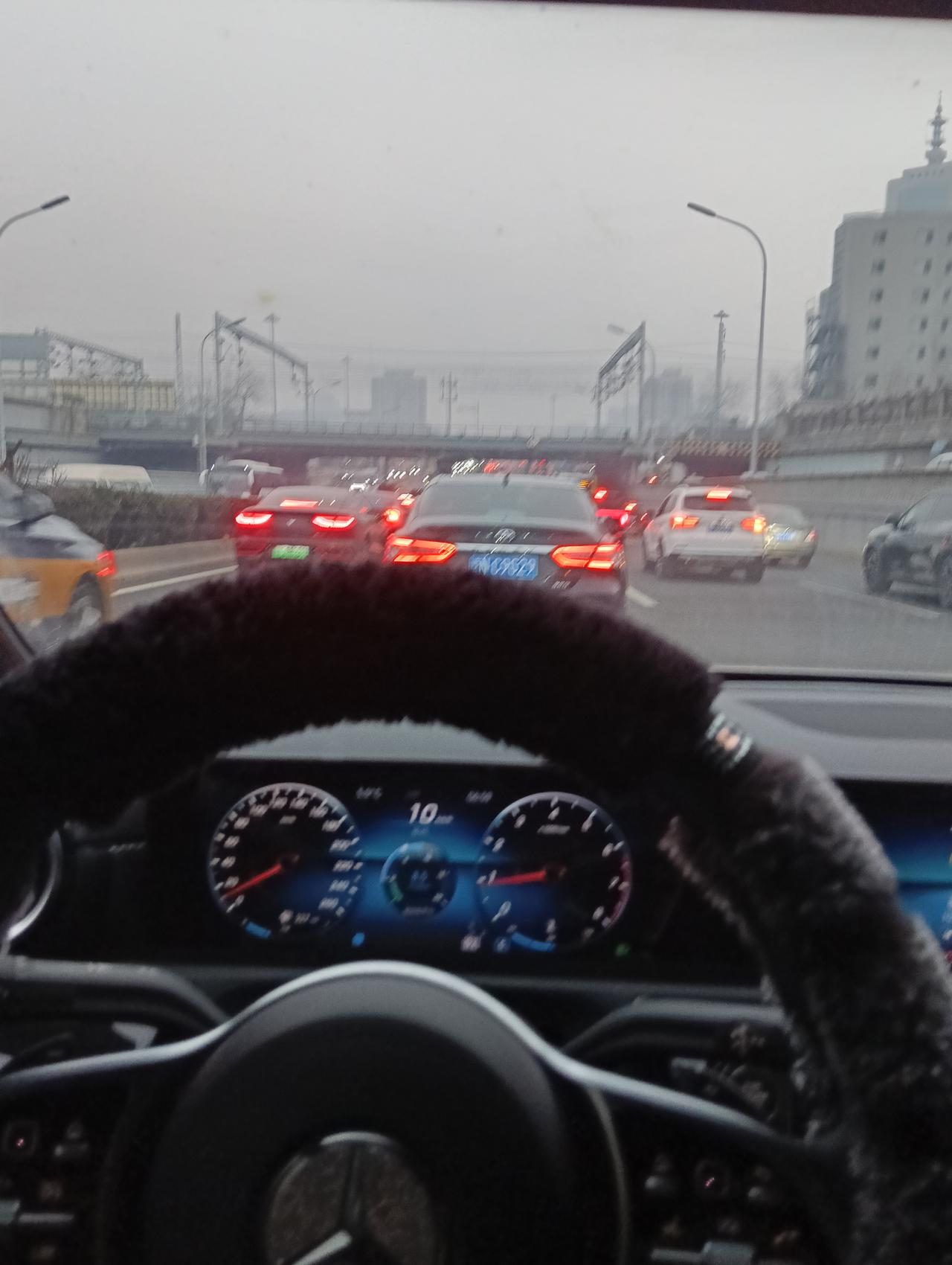 正月十六，大早上赶到北京上班，检查站用时30分钟，没有错过堵车，从南五环到到北三