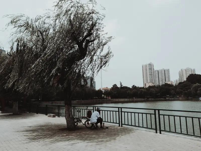 一个人太累了，有很多地方适合去散散心。
想去感受大自然的魅力，不妨去崆峒山。在弹