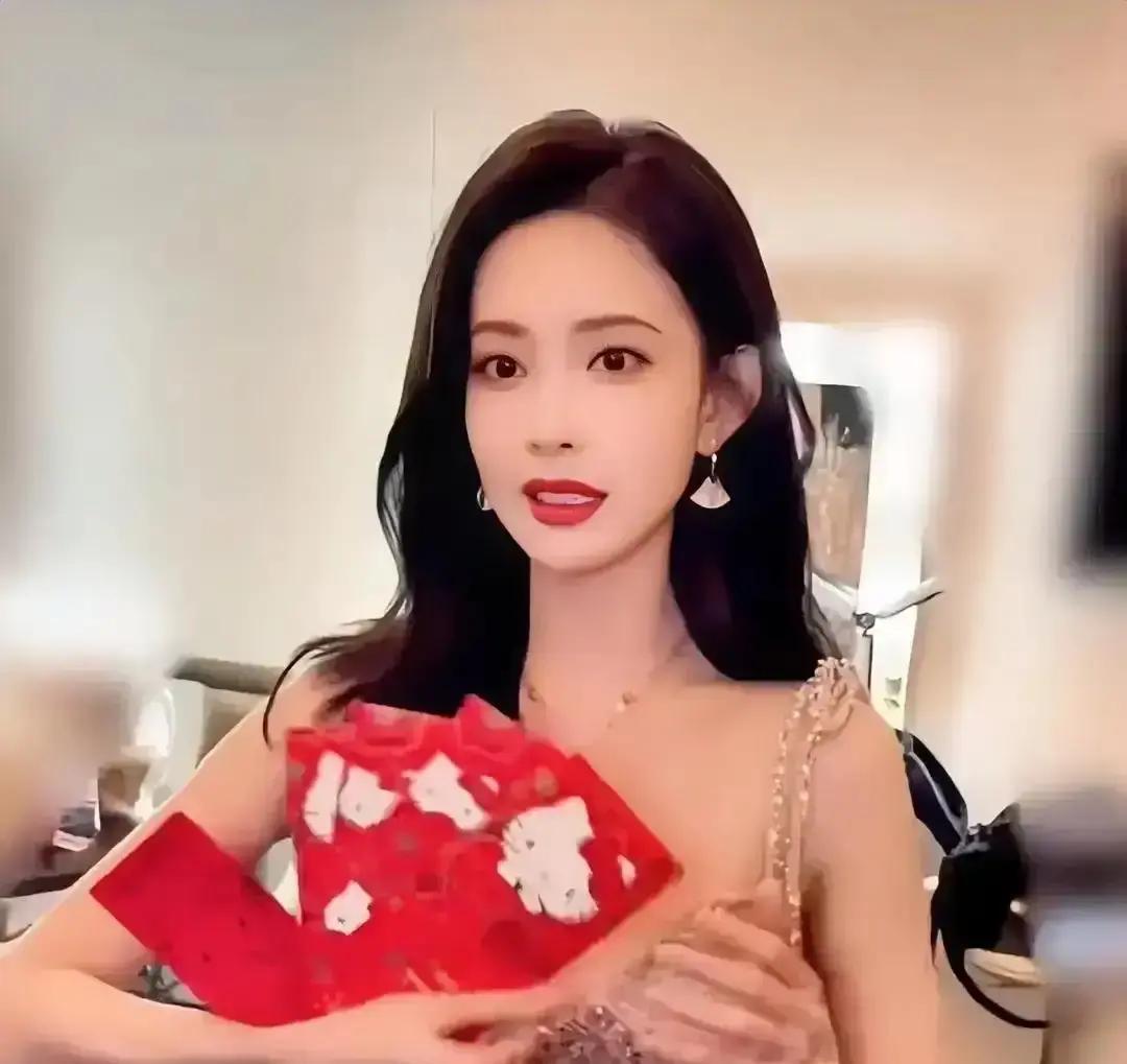 横店群演投票，她竟压过一线
 
昨晚横店群演协会开票，孟子义排第三，把几个顶流甩