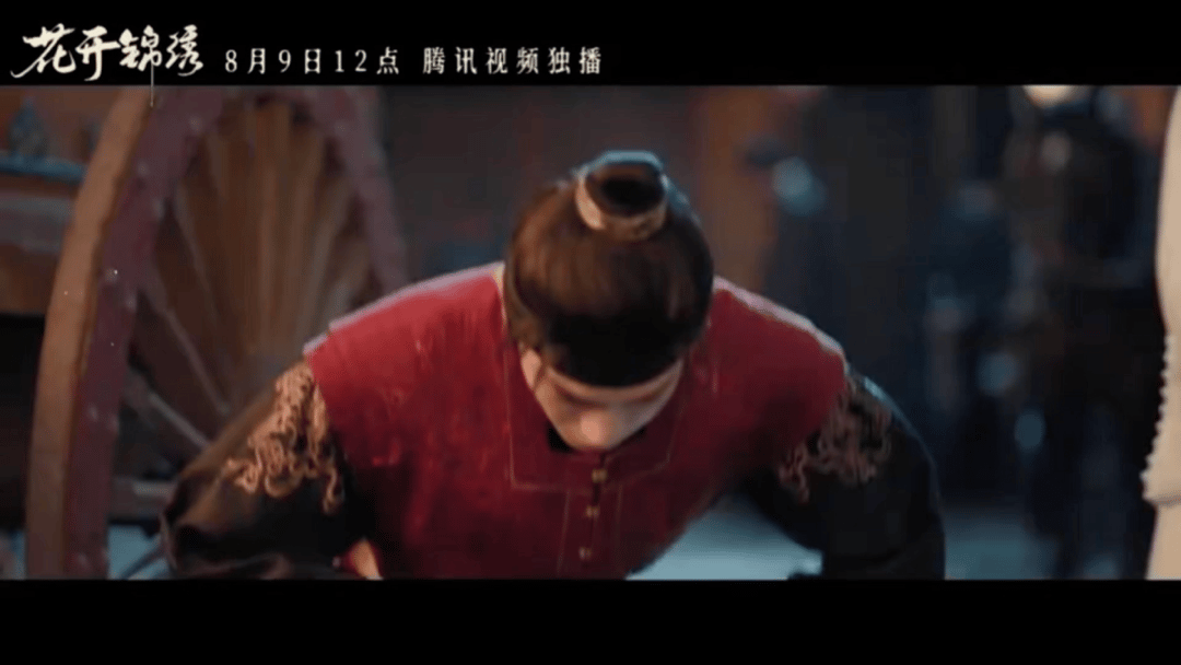 其实我看这个凌儿跪下来让大芸踩着他的手上去特别坤动啊感觉服务意识特别强特别会伺候