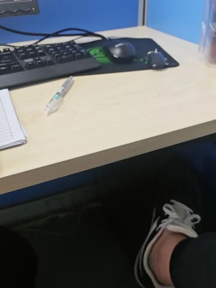 你认为新疆适合居住吗我觉得不是很适合居住，但是适合旅游，美食多，风景好，气候一般