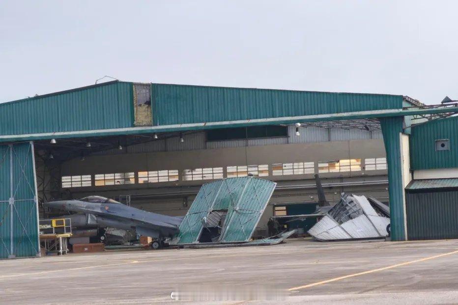 机库如果防护等级不够高，也就只能日常遮风挡雨了葡萄牙空军的几架F-16在风暴来临