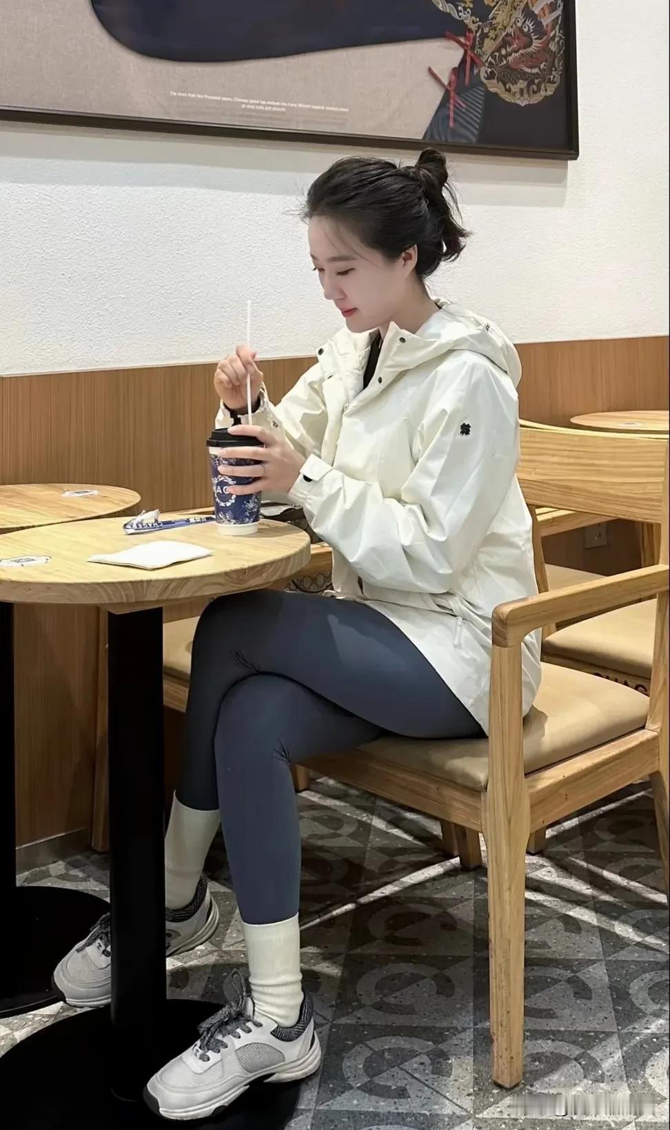 居然有人说伍佰的歌曲猥琐？难道风靡一时的摇滚乐父是白当的吗？我记得我是从《挪威的