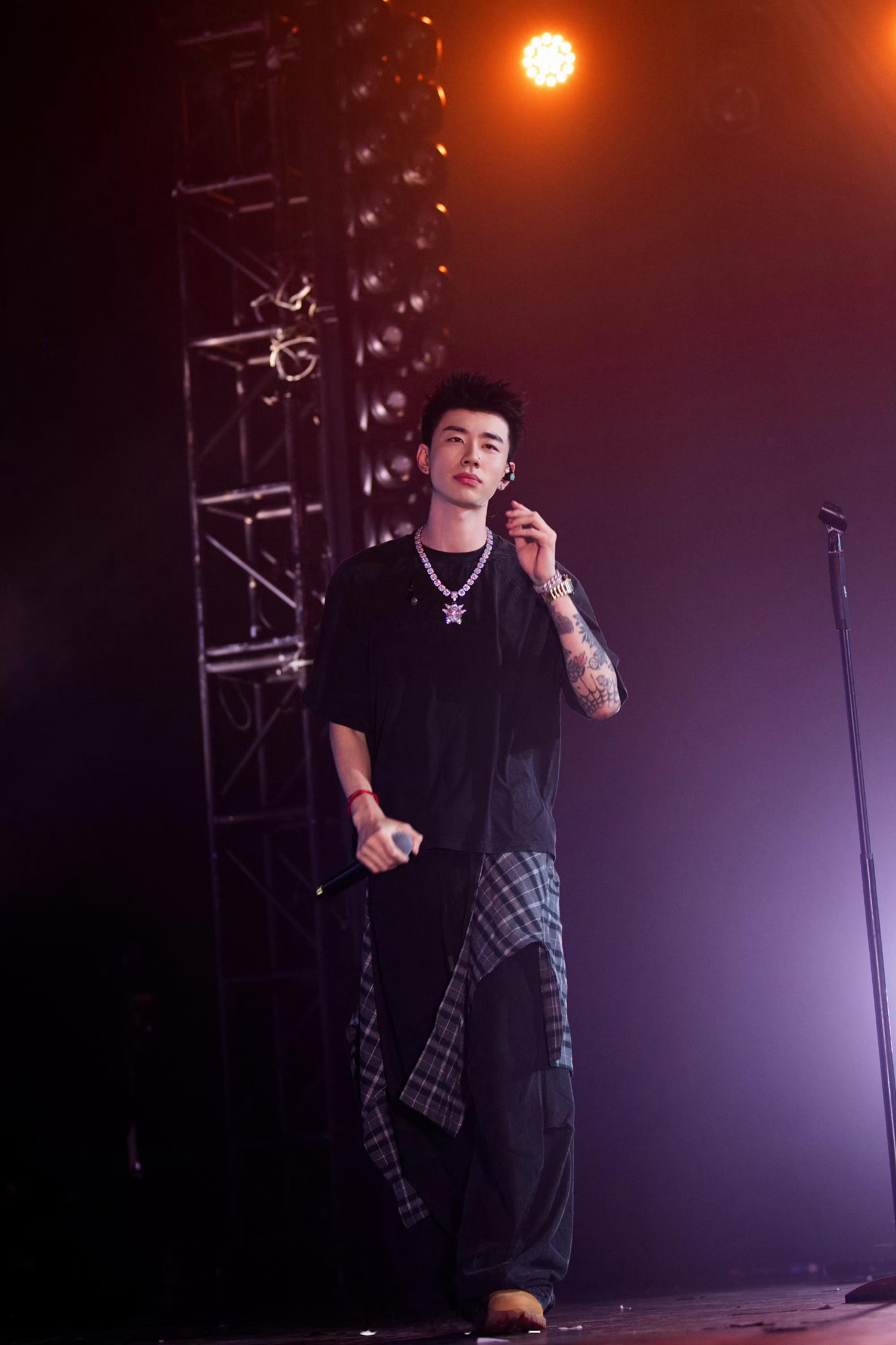 Rapper宁云凡官宣退出姜云升公司风炎文化：“在此遗憾的告知朋友们 本人与风炎