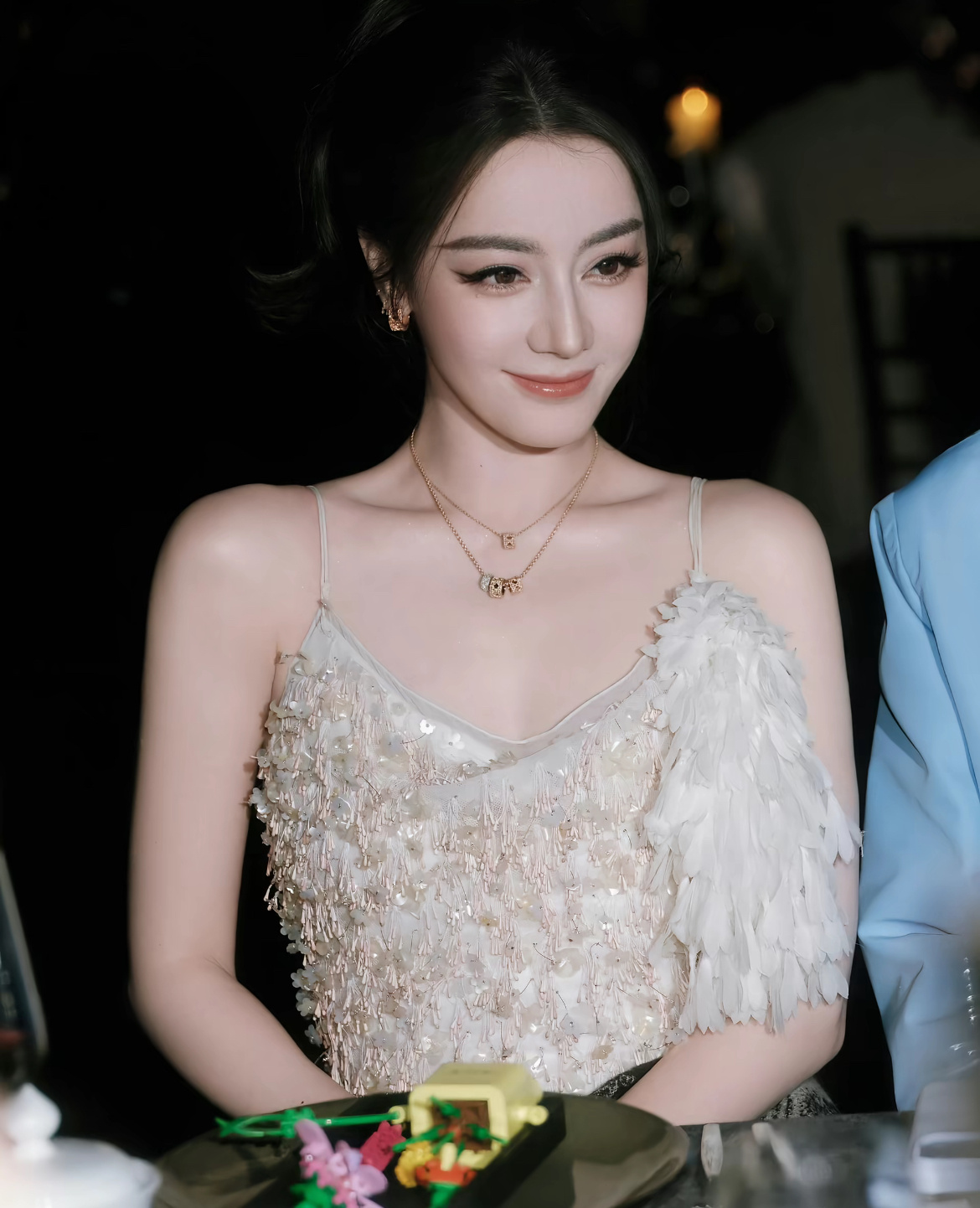 迪丽热巴造型师被指逼宫冤吗迪丽热巴工作室出图速度迪丽热巴妹一天姐一天咱就是说，热