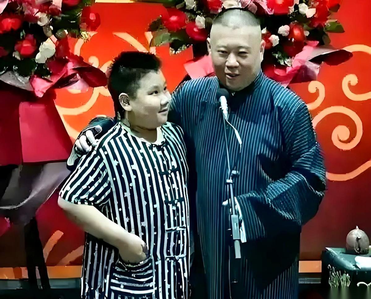 很多人都盯着郭德纲给小儿子找的那学校一年几十万的学费。
我跟你说，这钱花得太值了