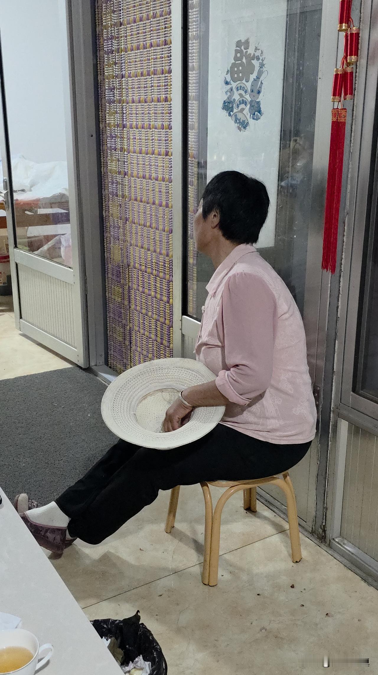二嫂问了我一个很小很小，却又很大很大的问题……

二嫂说：“现在集上的水果那么便