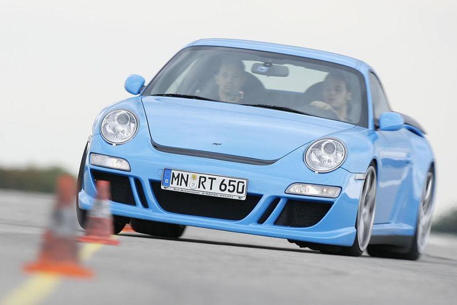 聊聊绕桩。蛇形绕桩是很常见的一种汽车操控稳定性测试，像ams长期就用18米蛇形绕