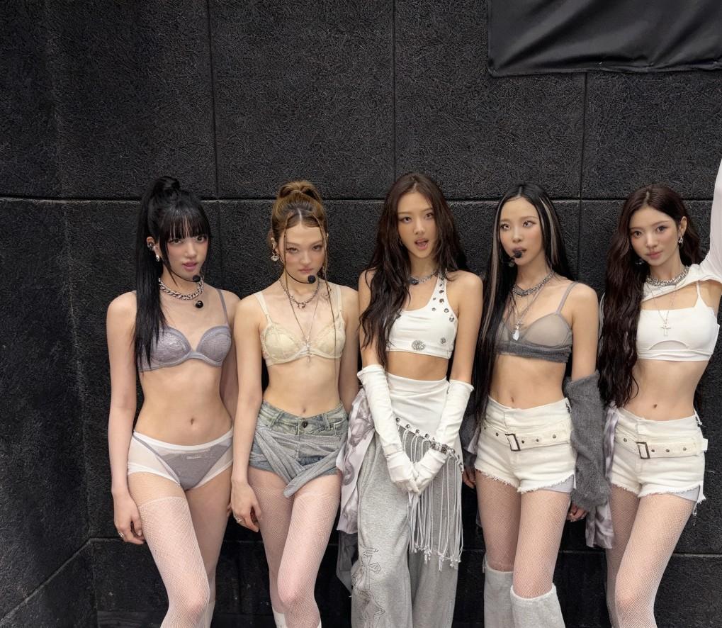 最新女团内衣写真照来啦，快点进来看看，照片有惊喜哦[害羞][比心]性感少女内衣 