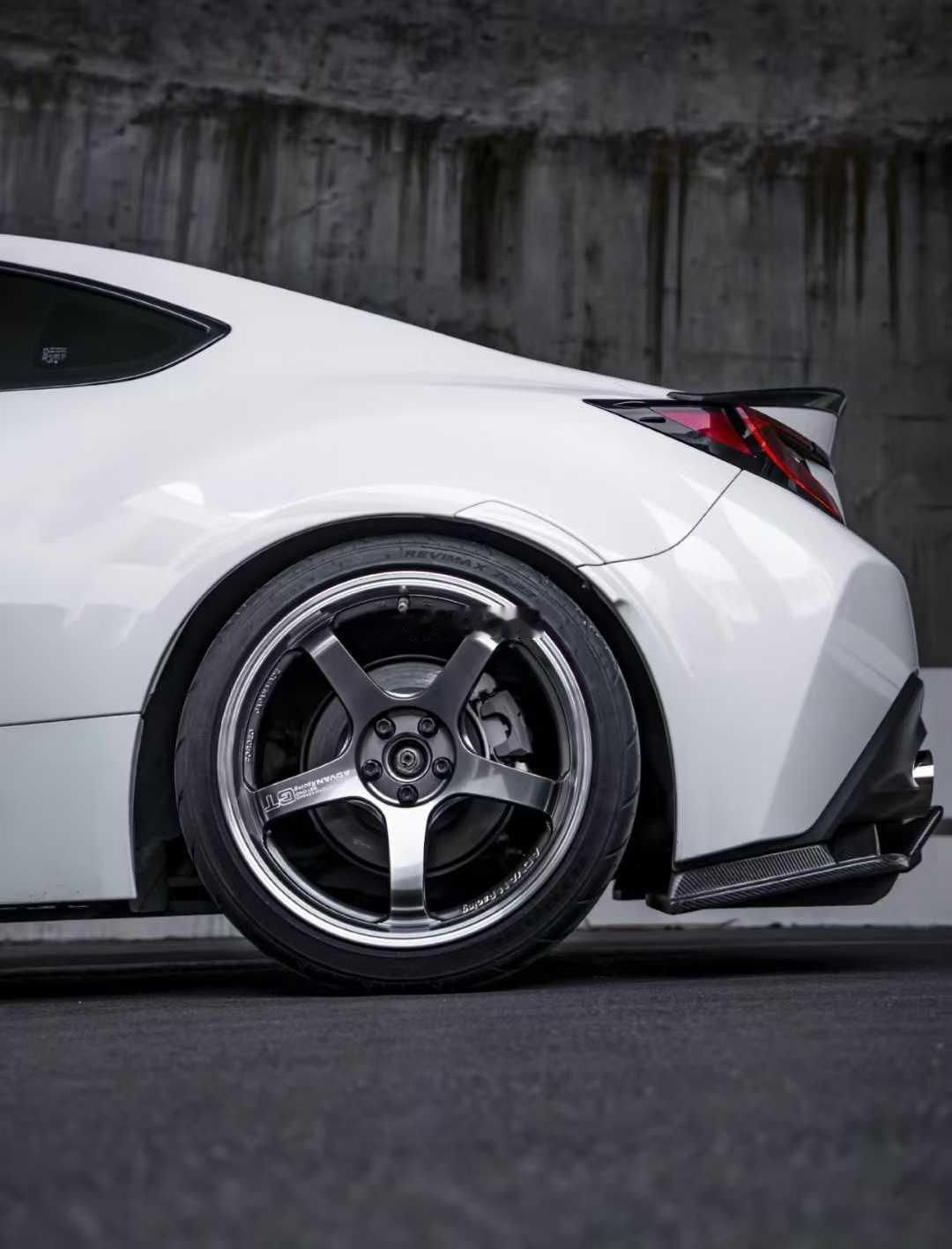 阿迪王，全新有货ADVAN GT 18X8.5+45 100/5H MPBADV