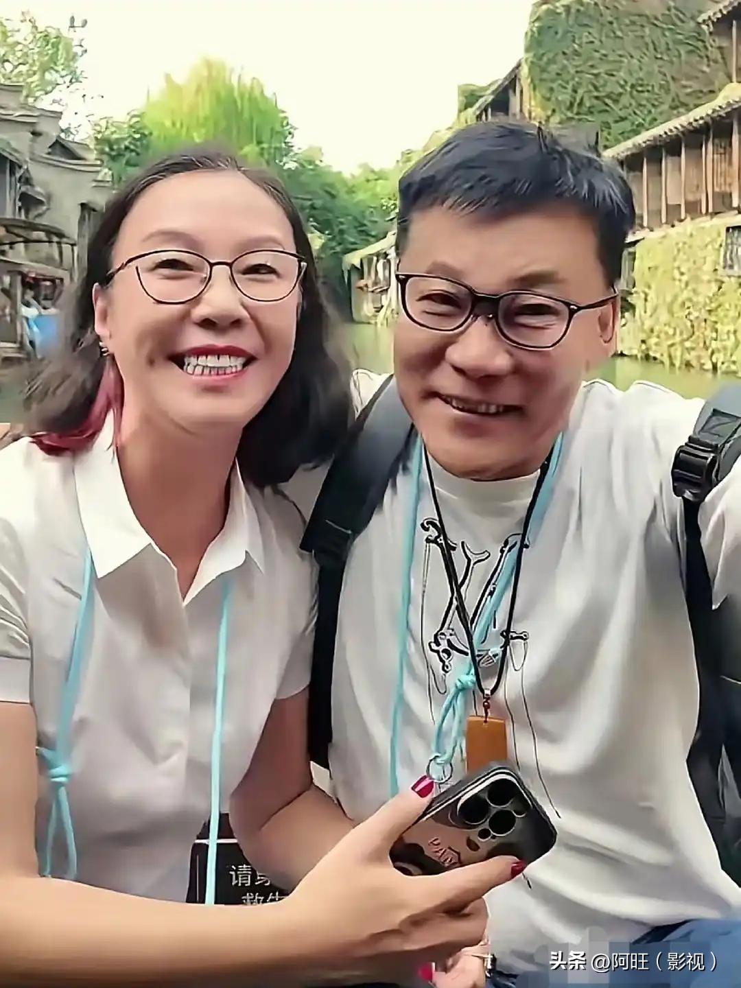 不得不说，在对的时间遇到对的人，就是李国庆与张丹红最真实的爱情写照。
 
同样一