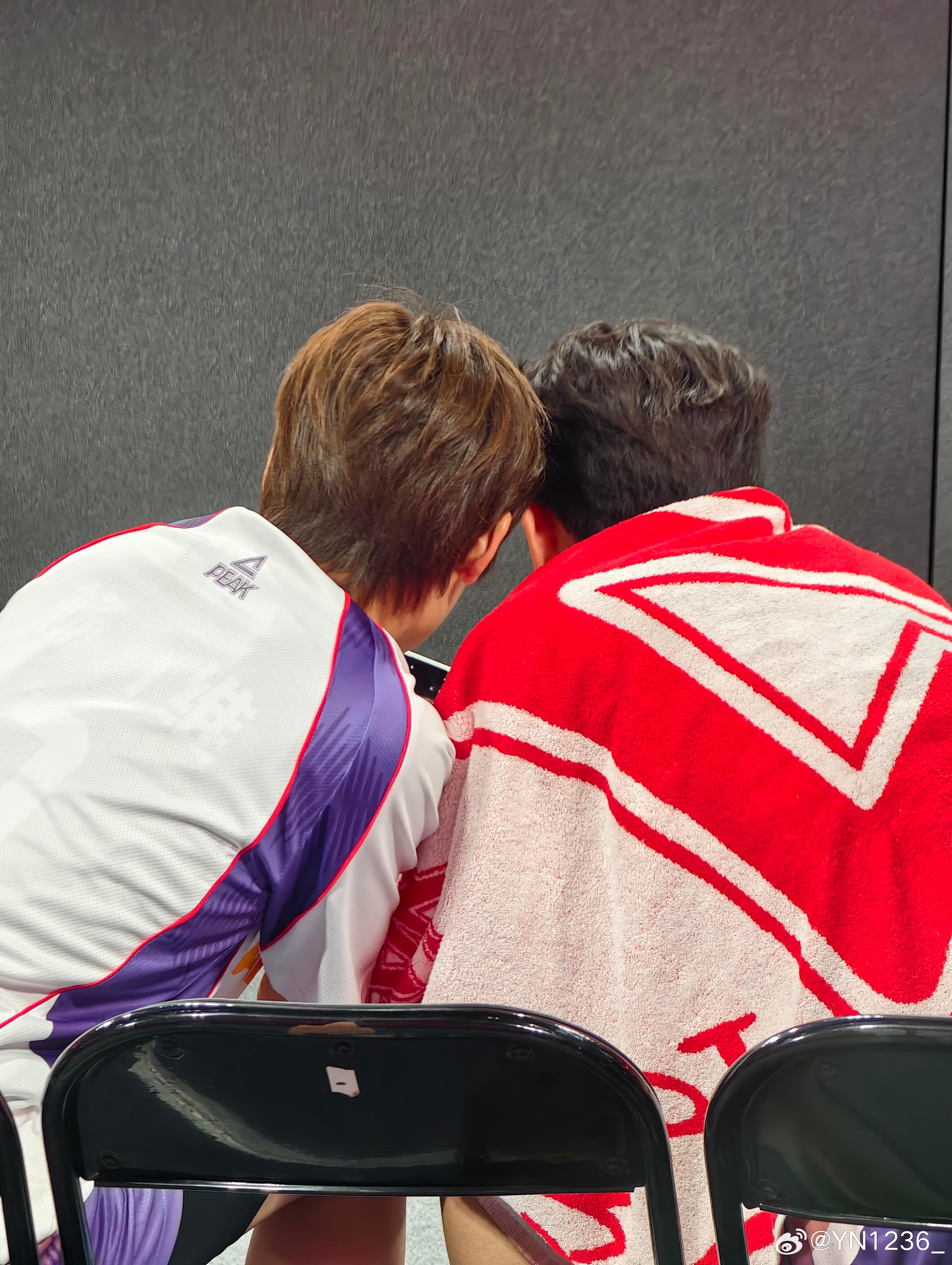 杨舒予杨舒予杨力维wcba全明星周末 20260322两姐妹自拍背图图源:xhs