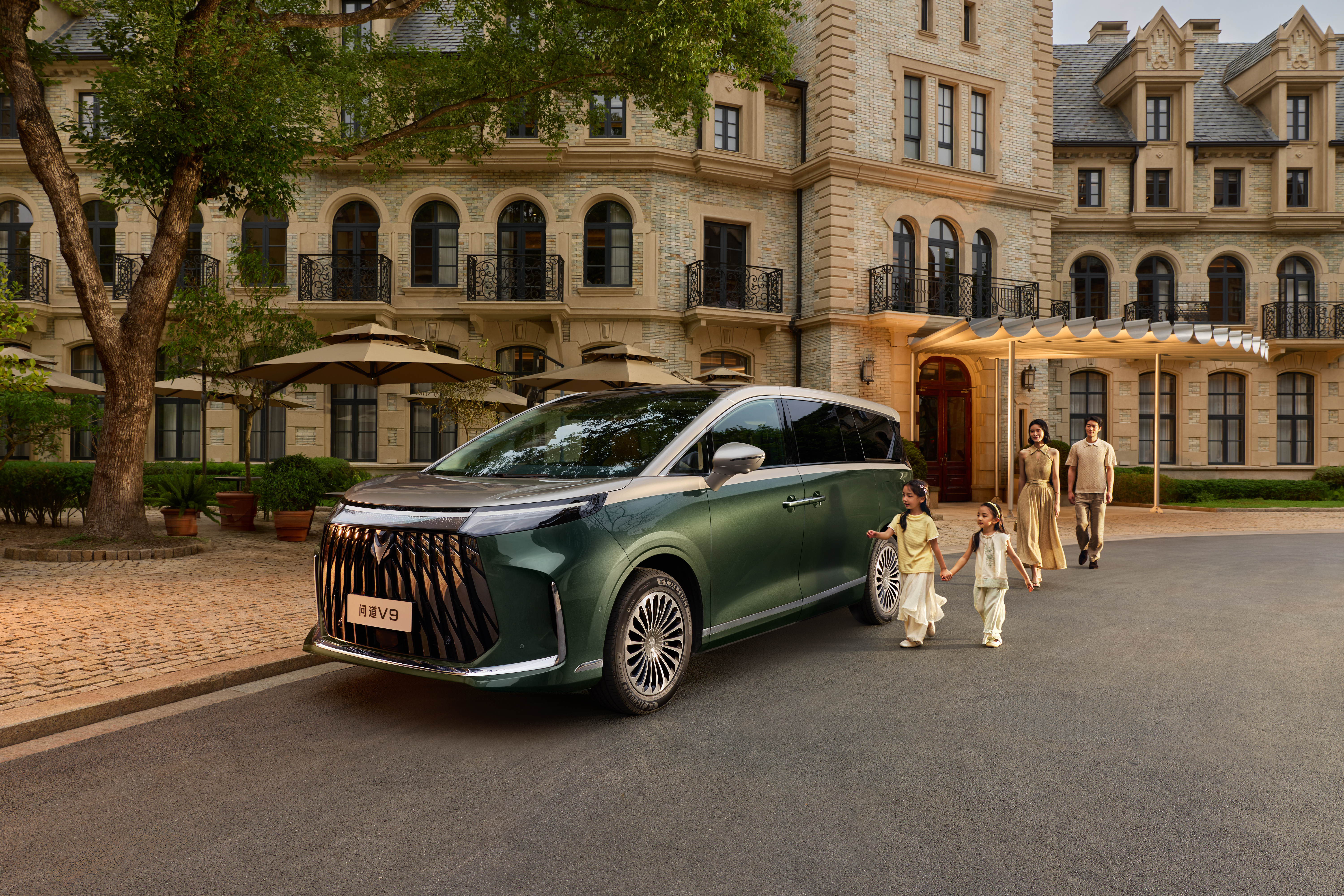 【预售补贴价21.99万起 极狐问道V9开启预售】4月28日，极狐问道V9正式开