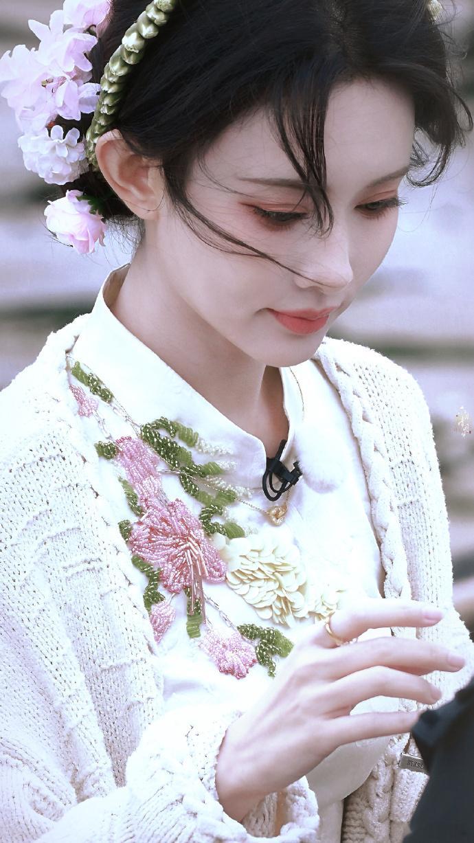 簪花的孟子义花仙子🧚🏻♂️下凡啦！孟子义