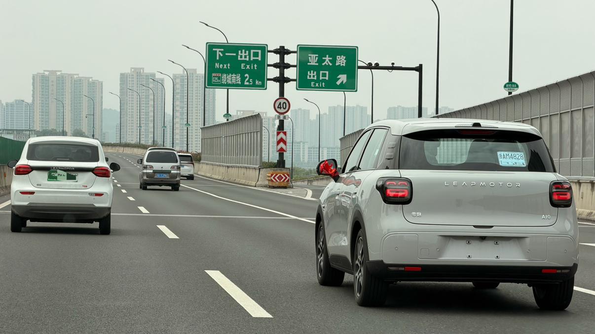 上一时代的零跑
与最新时代的零跑
距离T03最初上市
好像才没多久的事情
零跑就