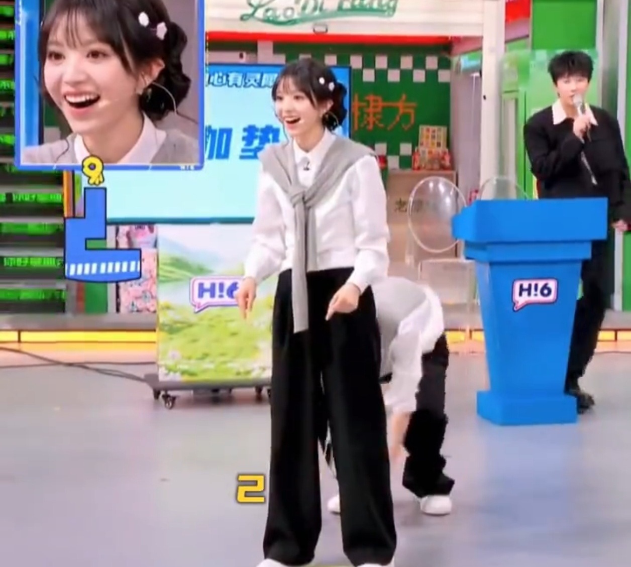 这期节目又贡献了无数表情包素材。尤其是他俩因为默契而同时震惊或大笑的瞬间，太好用