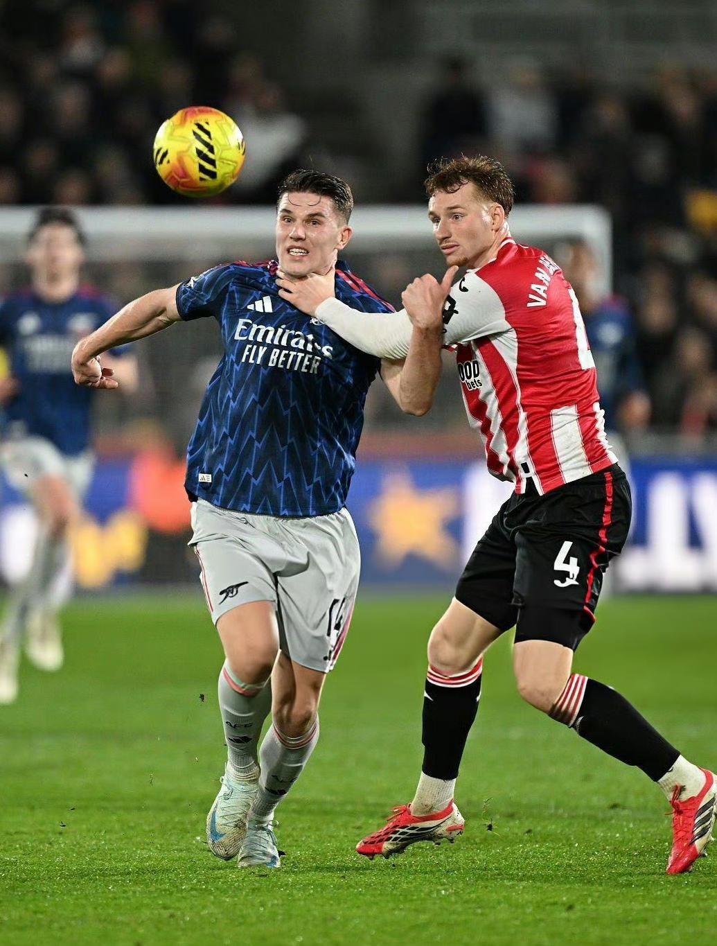 阿森纳被小蜜蜂逼平，领先曼城的优势缩小到4分。阿尔特塔又要掉链子了吗？这个赛季曼