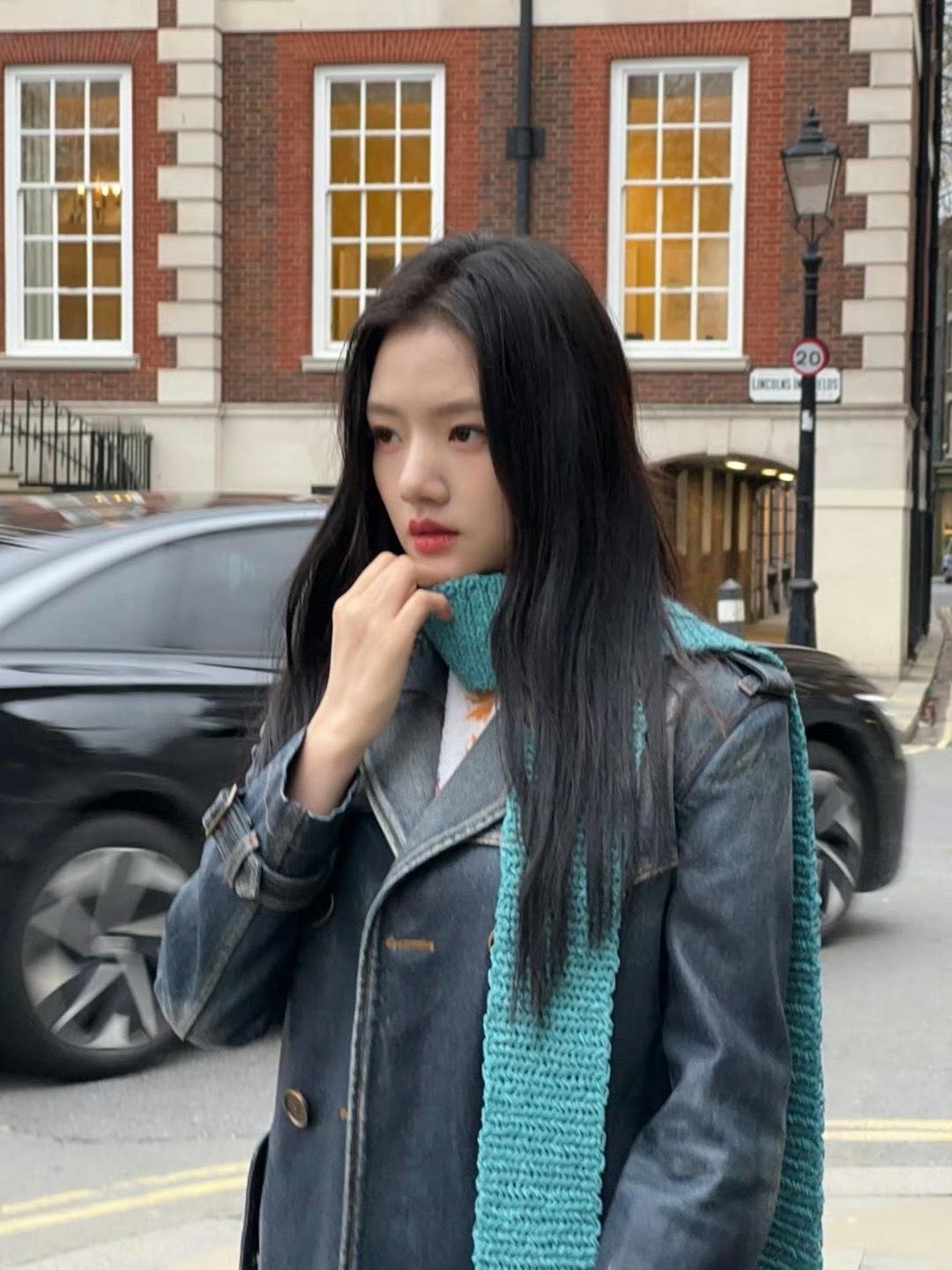 任敏 比例任敏G社生图任敏这组生图可以封神了！又瘦又挺拔，比例绝佳，黑长直清冷，