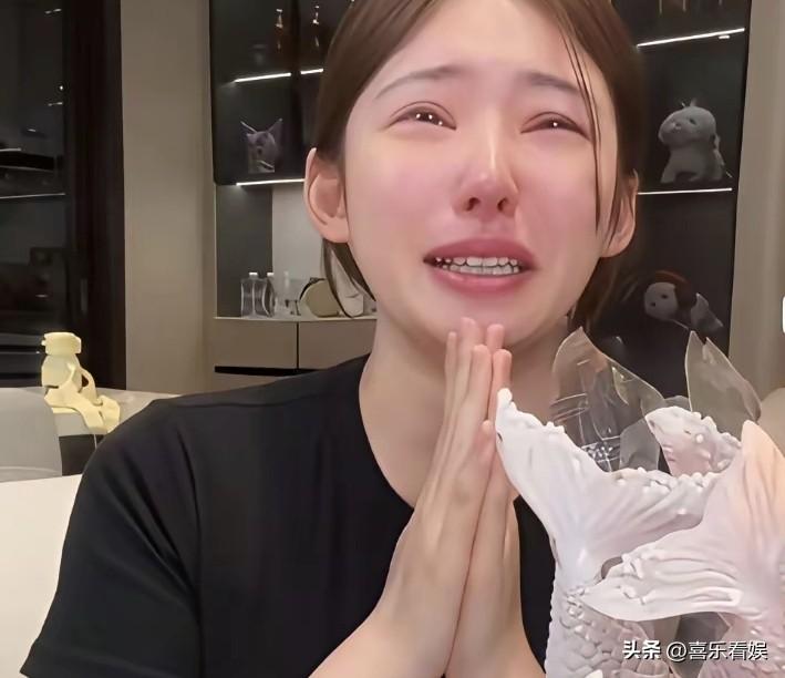 王思聪前女友黄一鸣，被批吃相难看！
 
7月3号，王思聪的前女友黄一鸣被骂上热搜