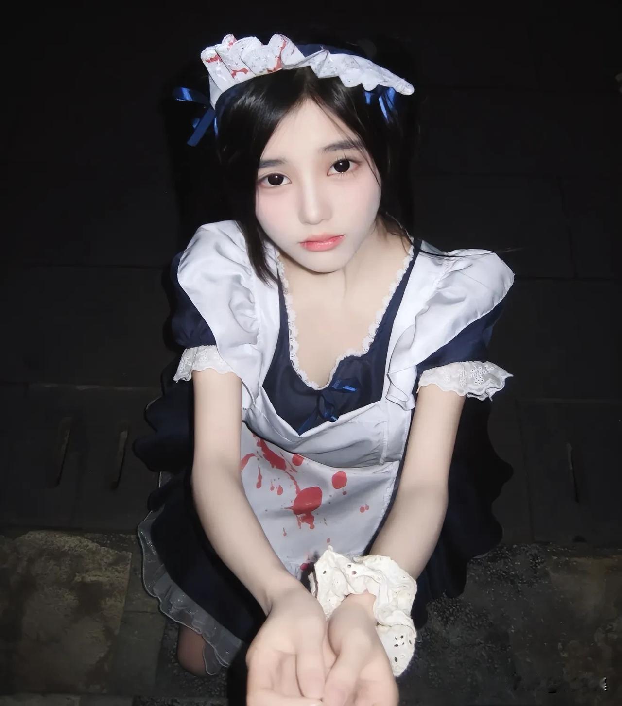月华如练，夜色如墨。