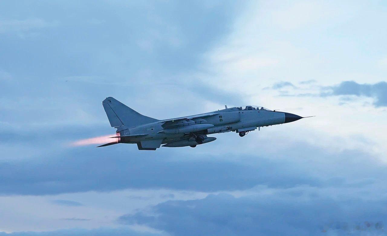 我是一个兵  【强军早报 】军事早知道1、近日，第七十一集团军某旅炮兵分队开展实