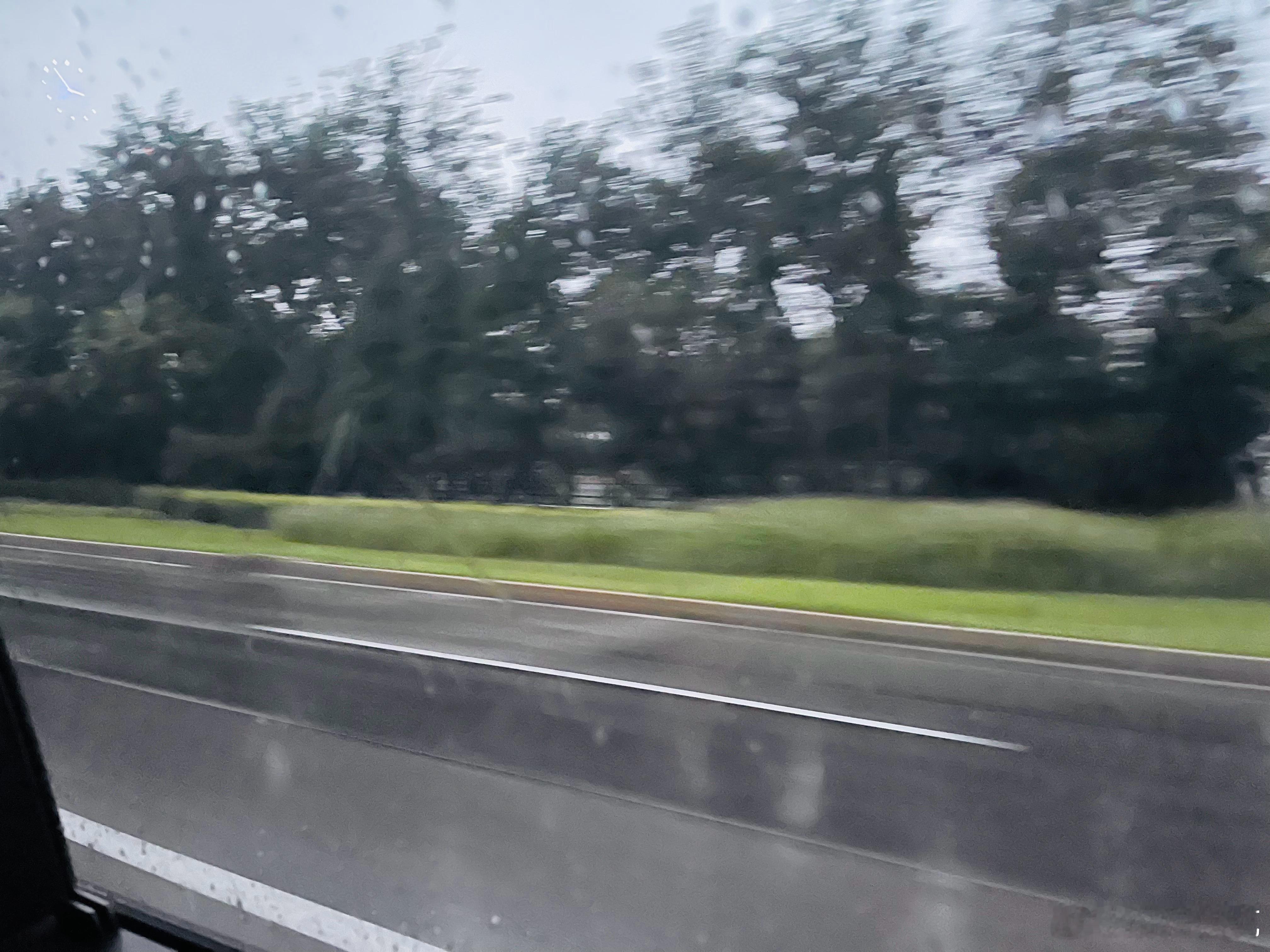 下大啦[哈哈]赶回去播海港vs河南，一会见[心] ​​​