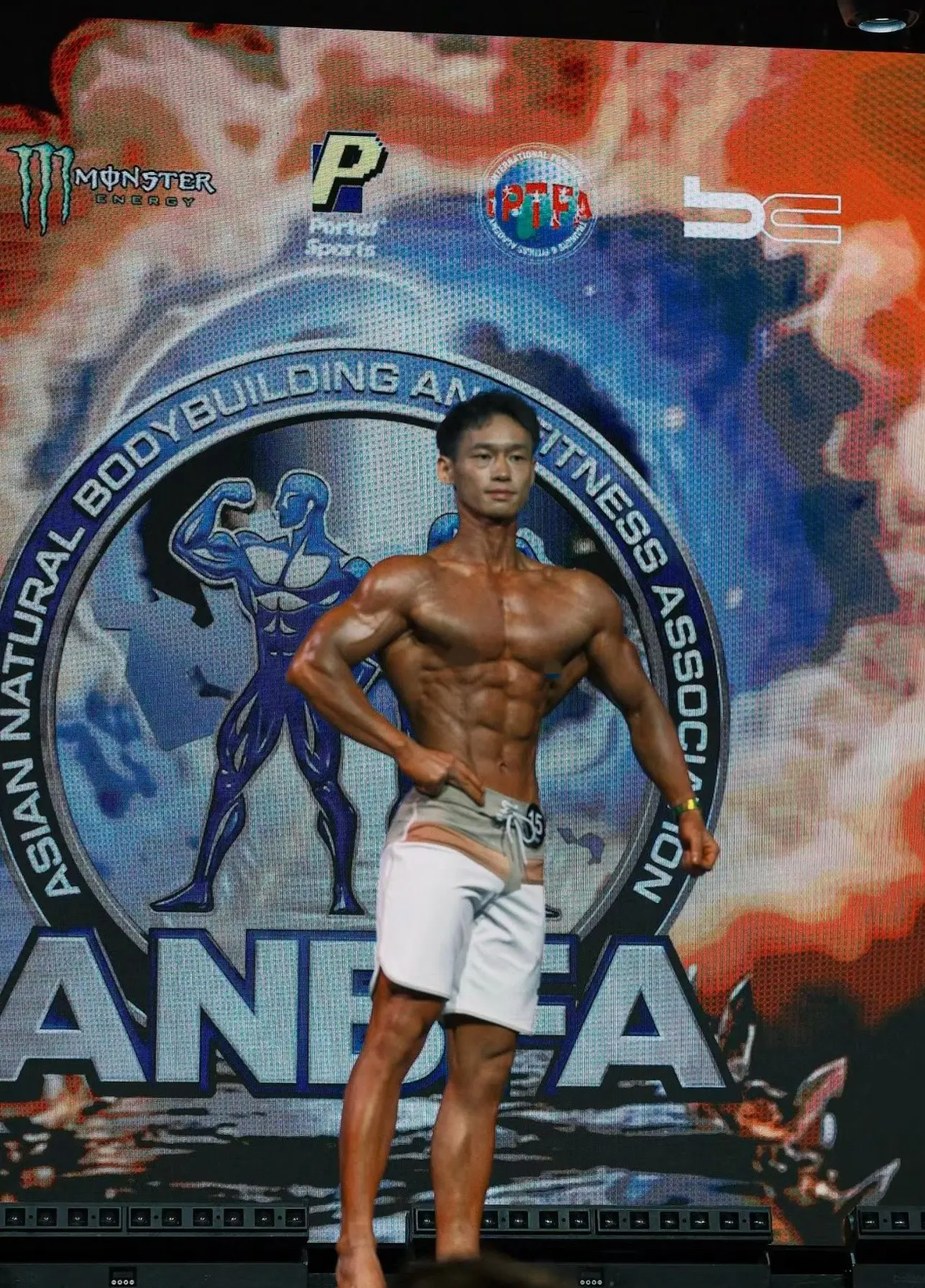 恭喜阿健斩获香港自然赛双冠🏆 无论胜败，向前走，不要回头！