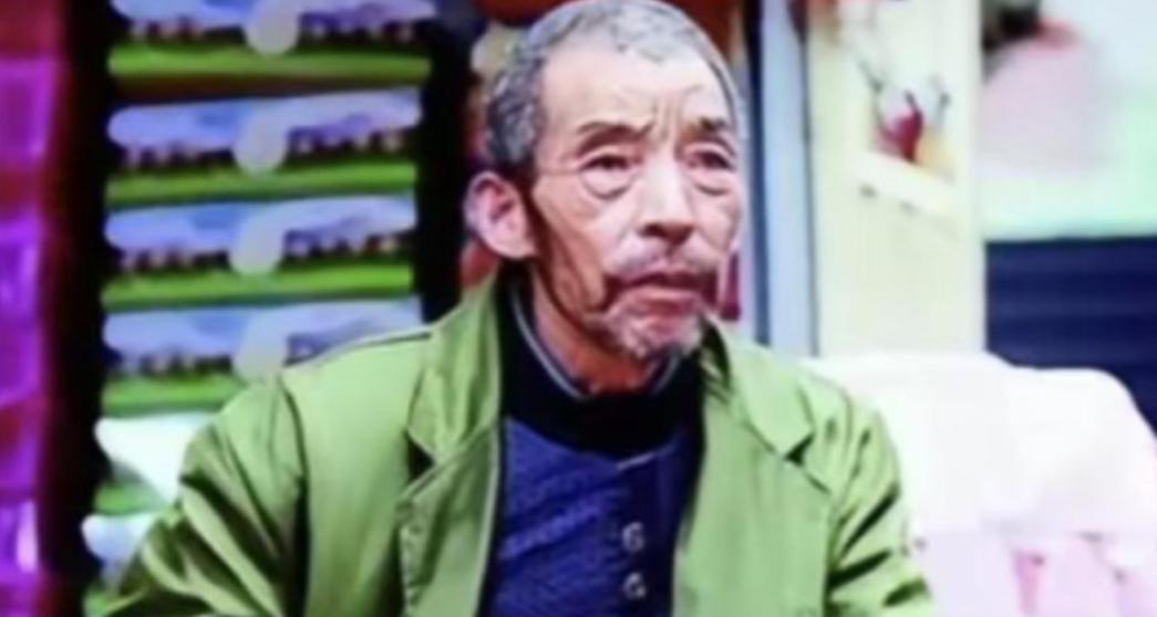 武汉，42岁男子不顾单身捡到2个女儿，20年后，2个女儿事业有成，万万没想到，这