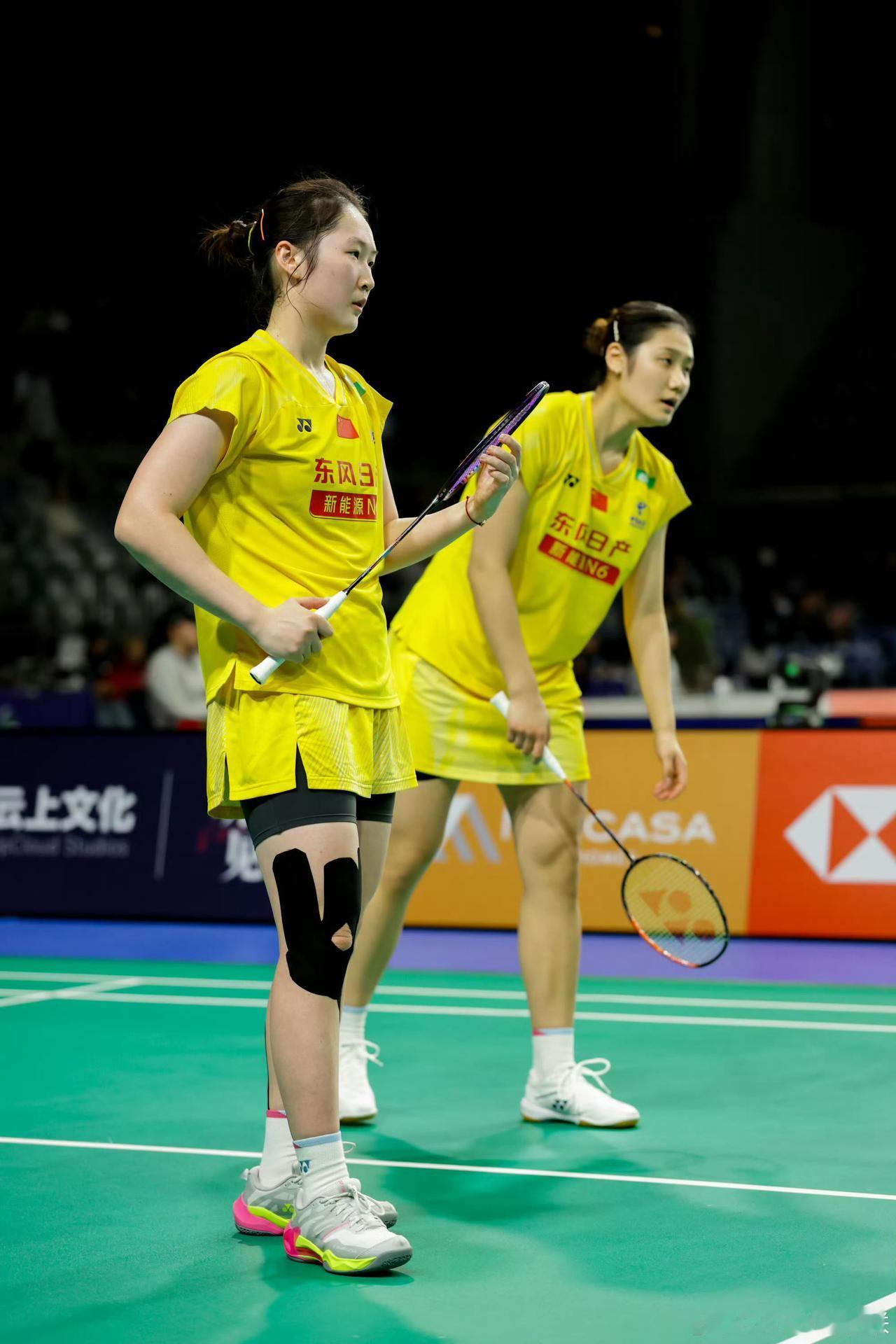 决胜局21-10碾压！罗意/王汀戈先丢一盘后连扳两局逆转日本组合，国羽女双独苗挺