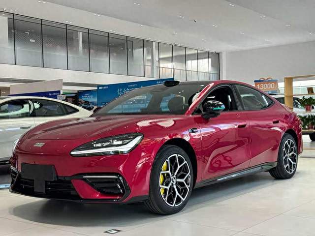 最大续航725KM，售12.98万元起，探店实拍吉利银河TT