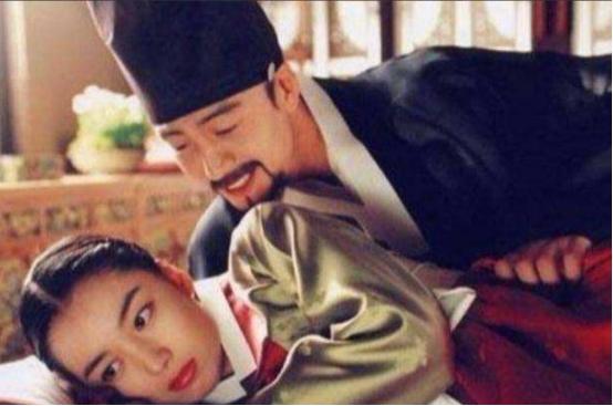 1418年，朝鲜不小心把有身孕的美女黄氏进贡给了朱棣。朱棣和其同房后发现她不是处