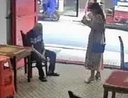 官方确认，“帮扶老人遭索赔”事件里的店主不承担法律责任，算是把好心人从风口浪尖上