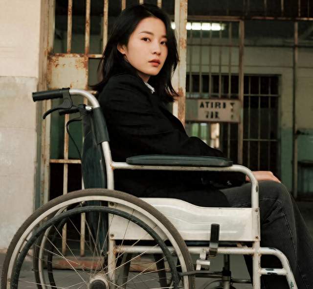 洞房夜被老婆送进大牢,6年后出狱那天,她坐着轮椅看我:你恨我吗？