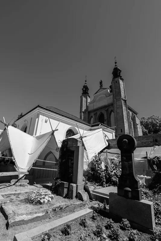 伊朗遇袭小学死亡人数升至约70人！导弹砸向课堂，全世界都该为孩子心碎
 
揪心到