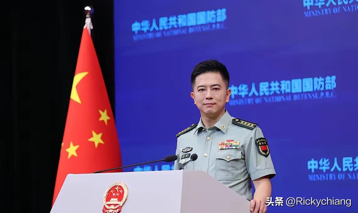 台湾海巡署那帮孙子真的是可恶至极！专挑大陆海警船不在的时候，去抓咱们的渔船渔民，