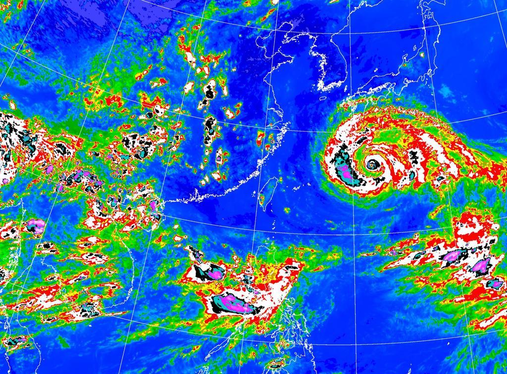 據氣象署報告，中度颱風白海豚今（6）日14時在台北東方1120公里處，以每小時2