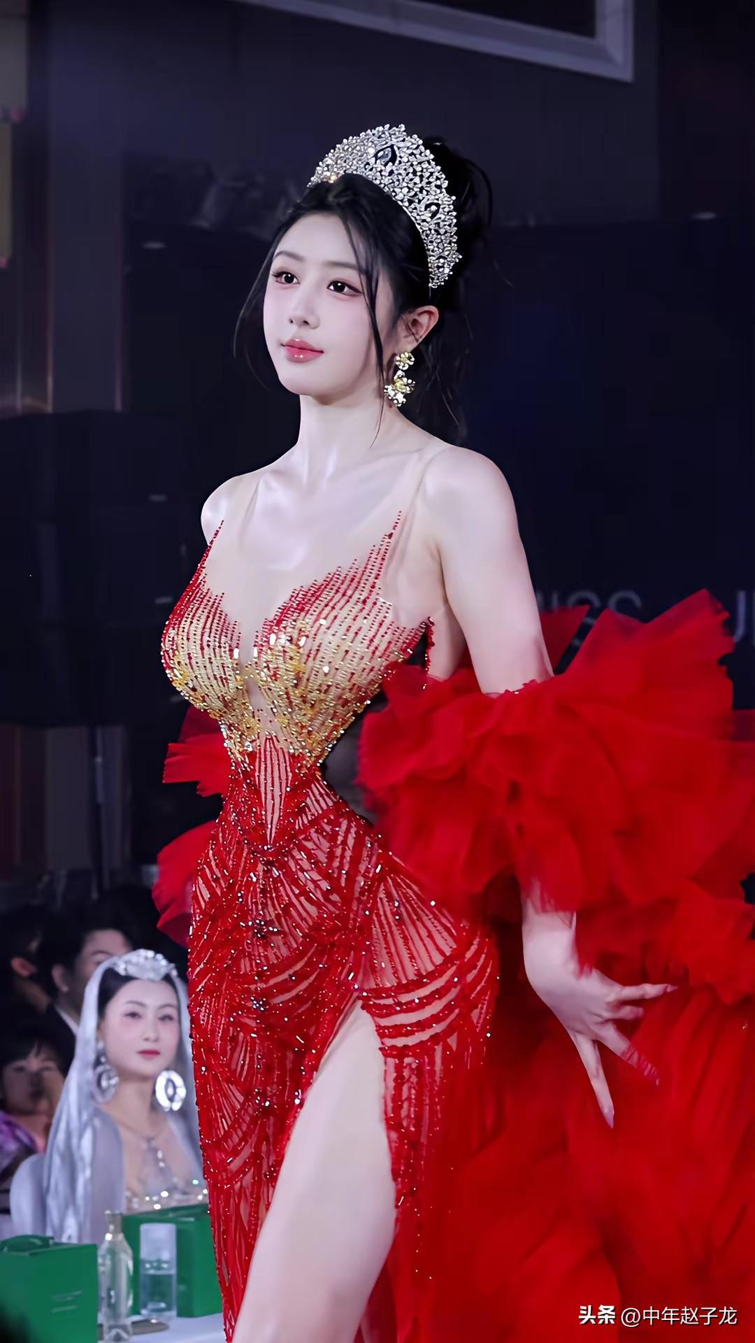 沙县走出的环球小姐有多绝
 
舞台聚光灯落下的瞬间，这位从沙县走出的环球小姐直接