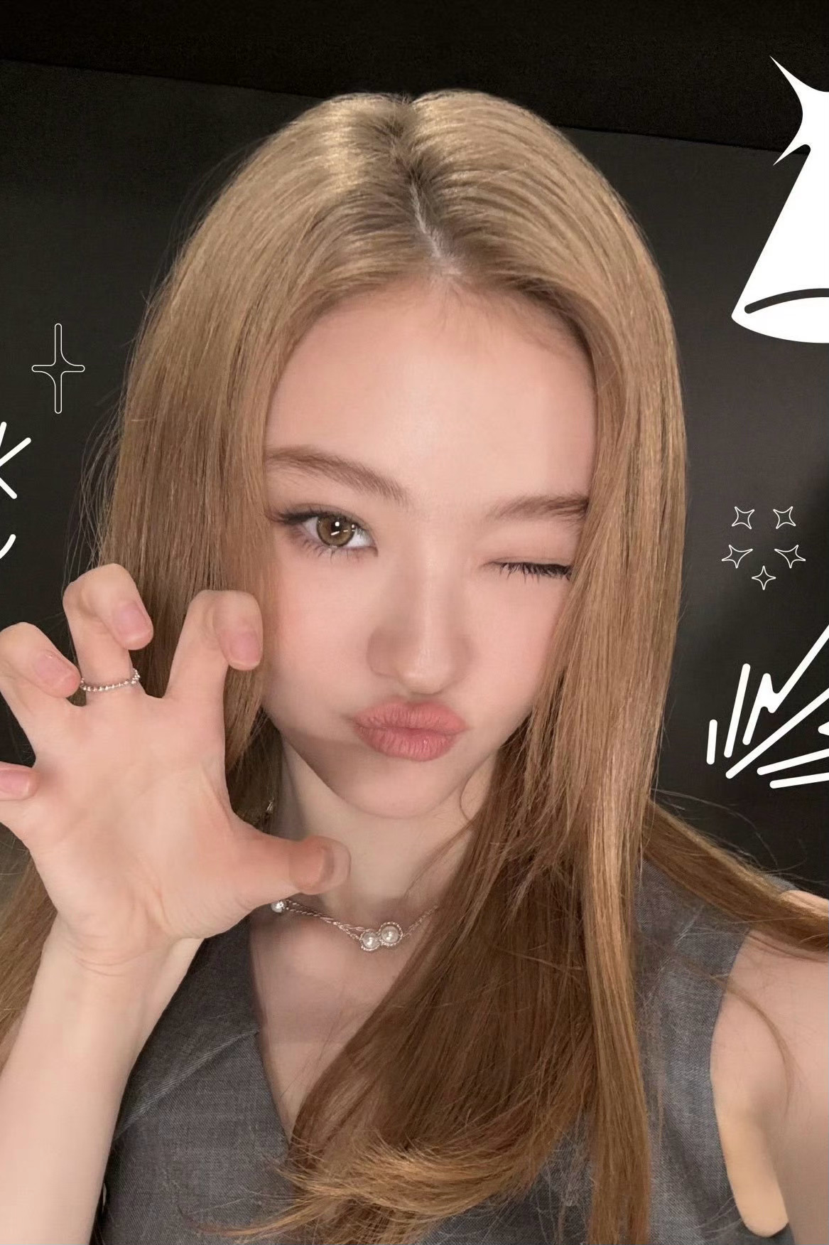 Ella可以做自印小卡的自拍ellagross[超话] ​​​