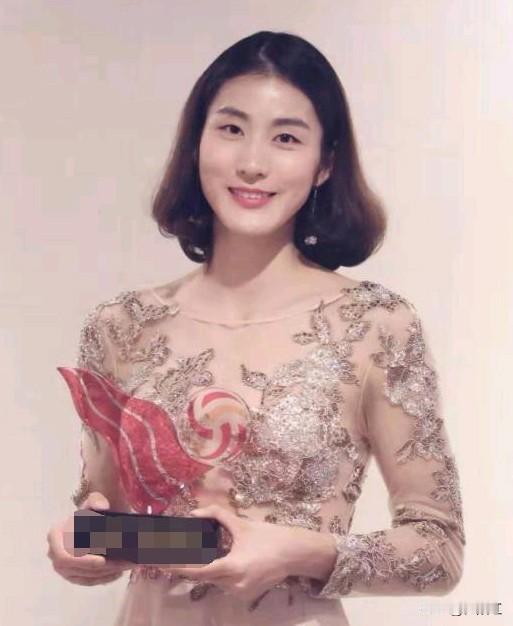 中国女排现役四名老将依然宝刀未老。这四位老将你看看她们分别都是谁？
5号刁琳宇来