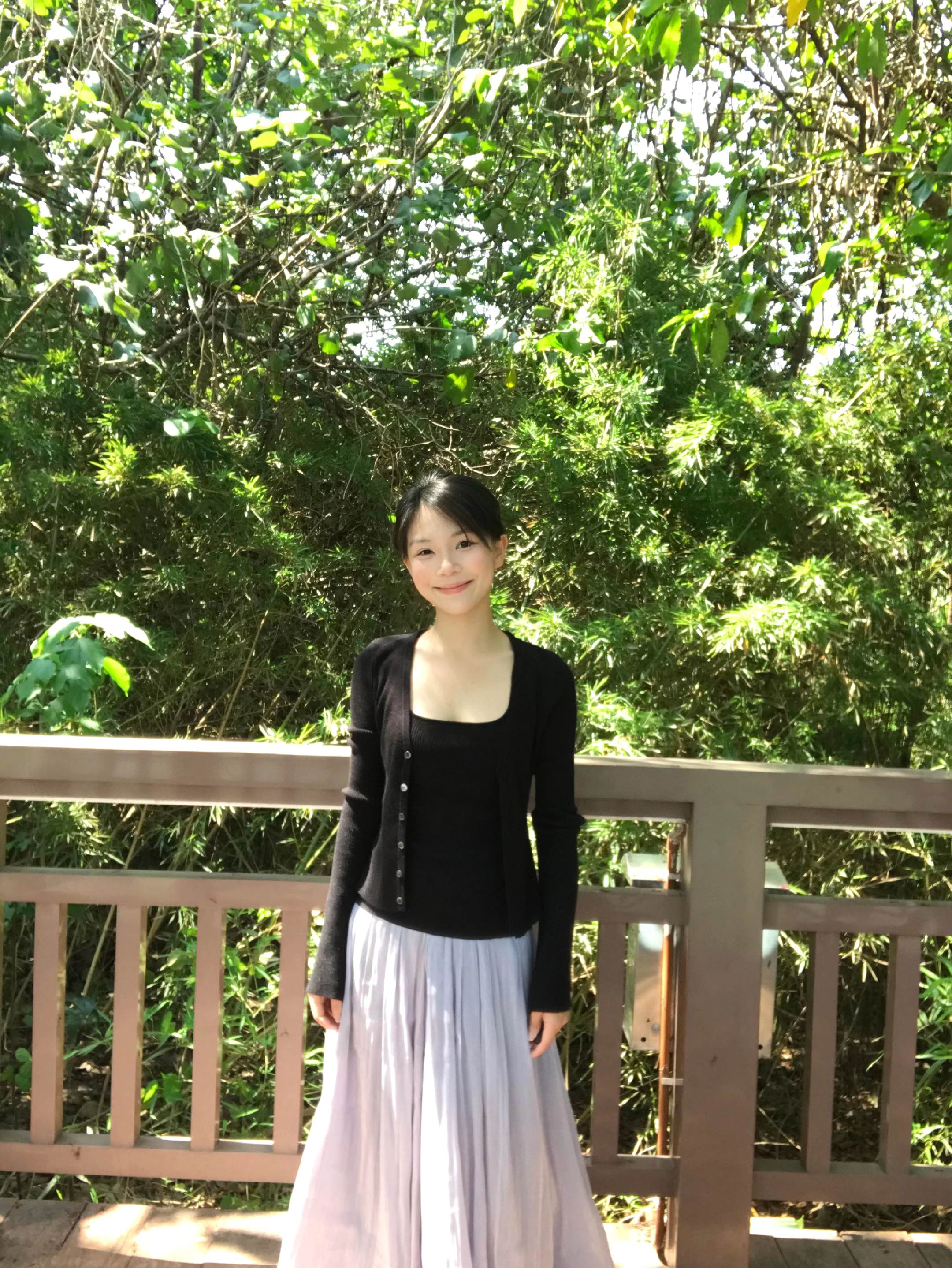 小扇 流萤 满园的笑语。