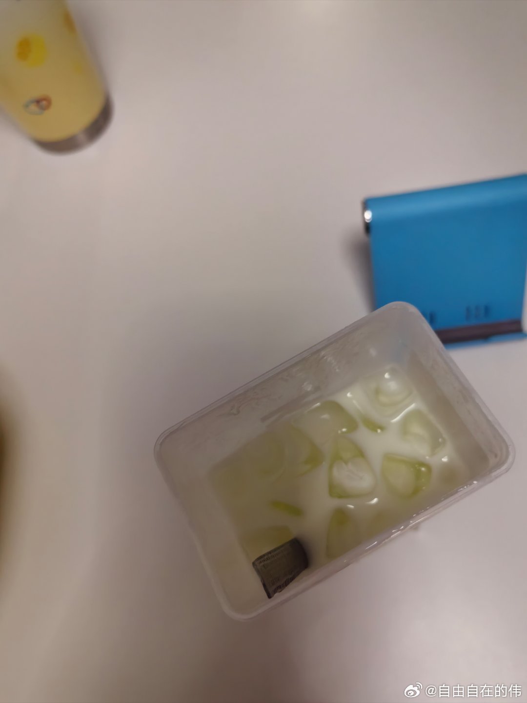 卡米卡米的青提酸奶 人家用吸管 我用勺子🥄孩子给我买的 他自己只吃了个冰淇淋?